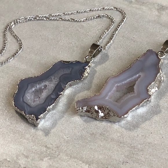 ❗️LAST❗️Raw Geode Slice Silver Necklace - Picture 5 of 7